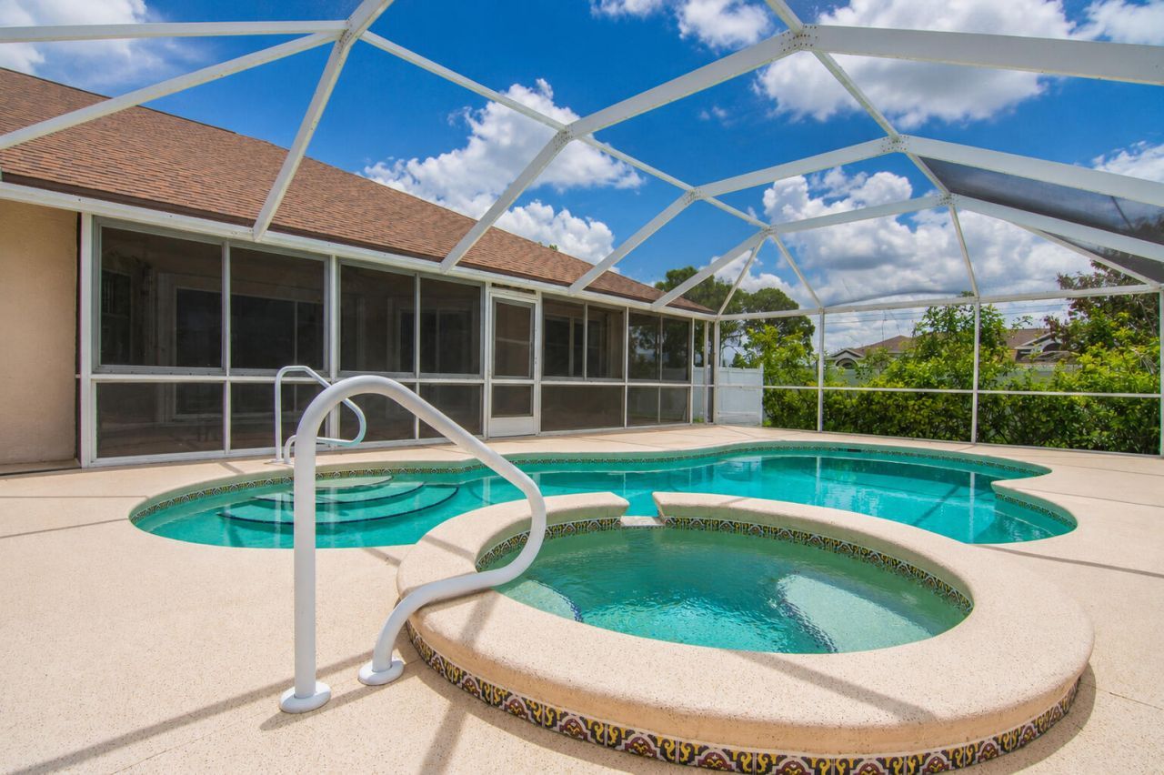 5829 NW Gerald Circle, Port Saint Lucie, FL 34986 Photo