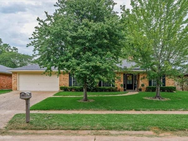 7433 Camelback Drive, Shreveport, LA 71105