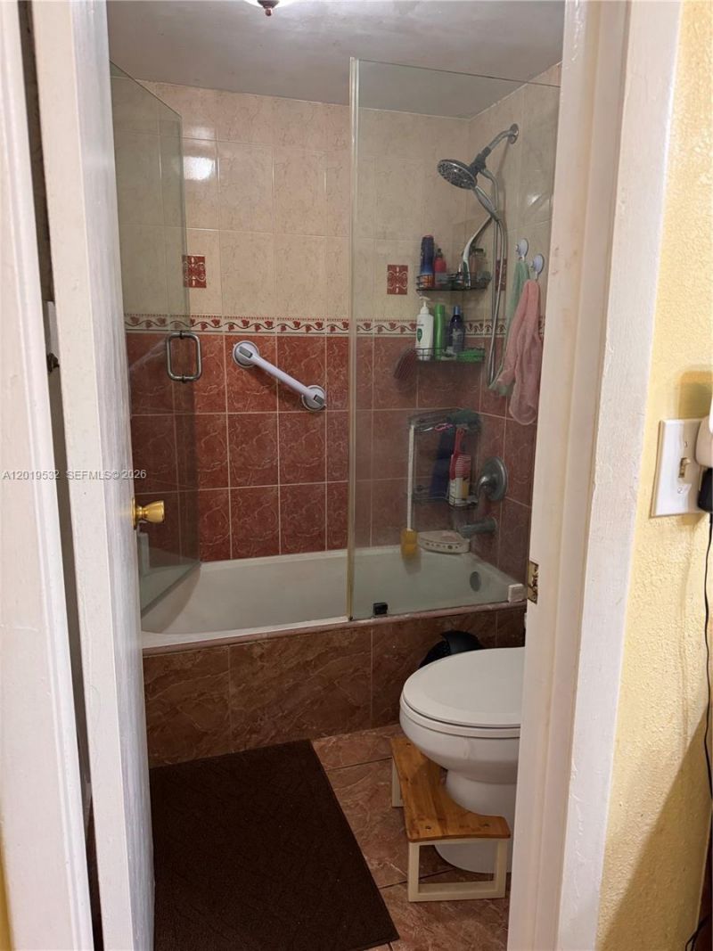 7115 NW 179th St , Unit 207, Hialeah, FL 33015 Photo