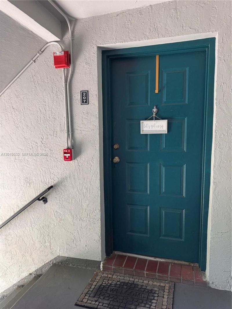 7115 NW 179th St , Unit 207, Hialeah, FL 33015 Photo