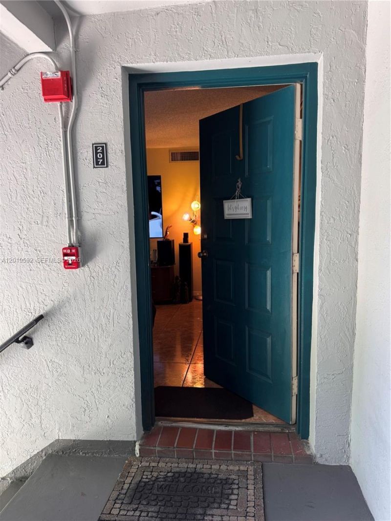 7115 NW 179th St , Unit 207, Hialeah, FL 33015 Photo