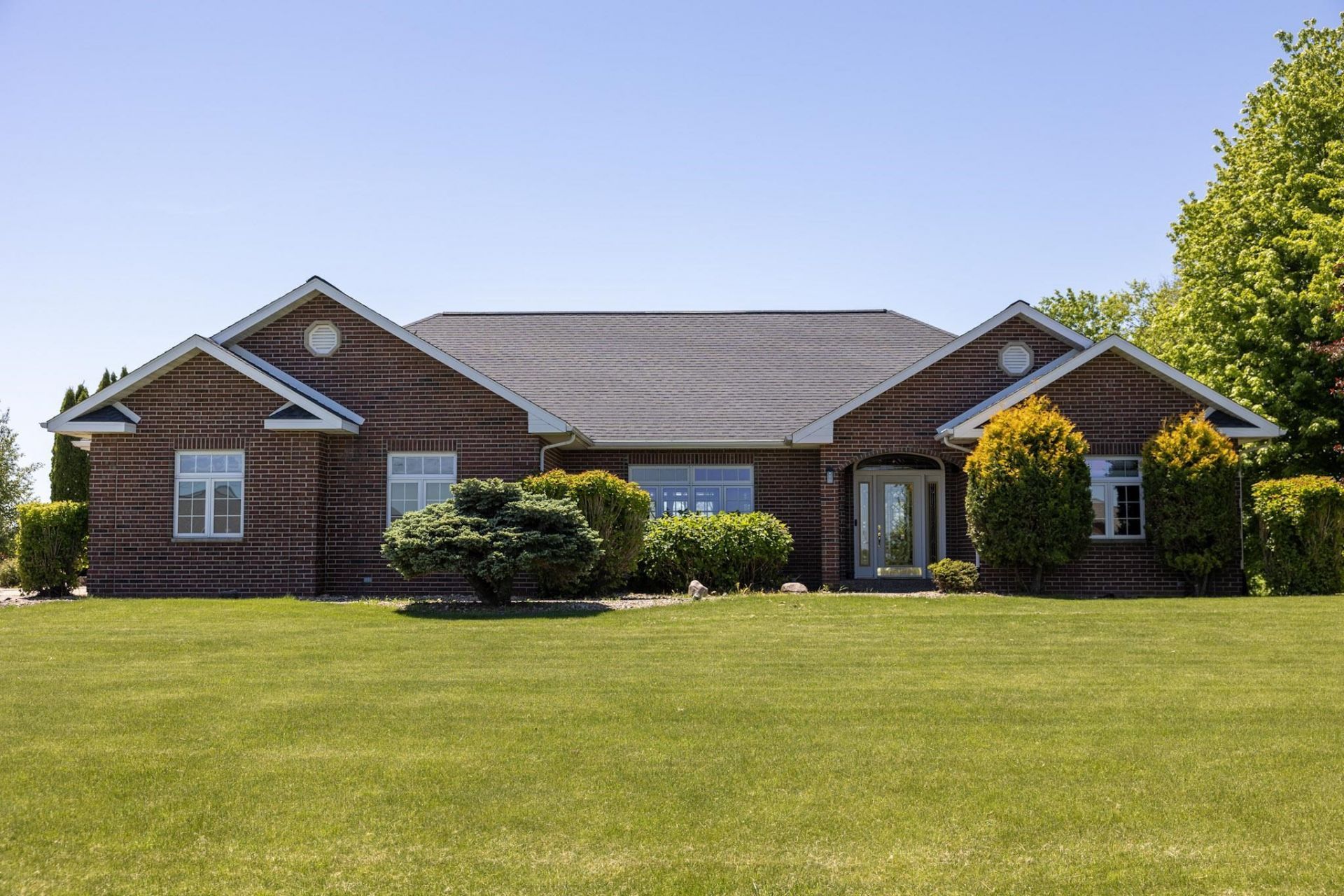 16144 Majestic Drive, Dubuque, IA 52002 Main Photo