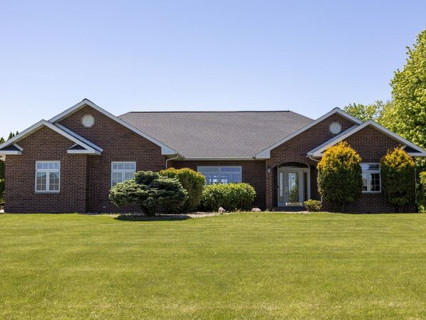 16144 Majestic Drive, Dubuque, IA 52002
