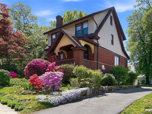 194 Parkway, MAYWOOD, NJ 07607