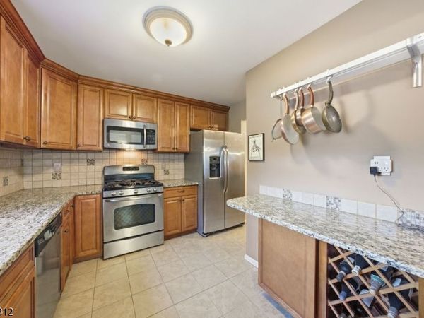 166 Vista Dr, Hanover, NJ 07927