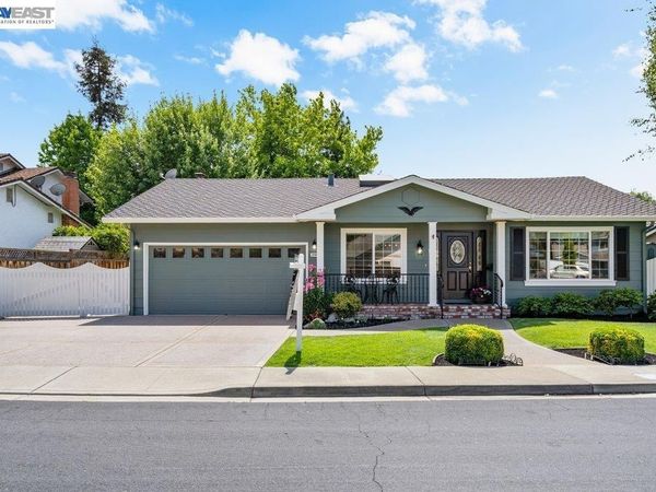 2090 Foxswallow Rd, Pleasanton, CA 94566