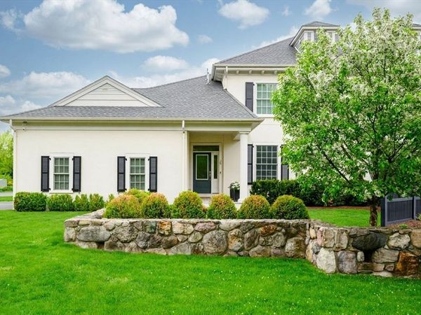 29 Woodmere Dr, Unit 29, Milton, MA 02186