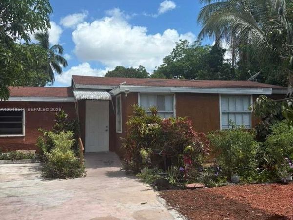 1447 NW 98th St , Miami, FL 33147