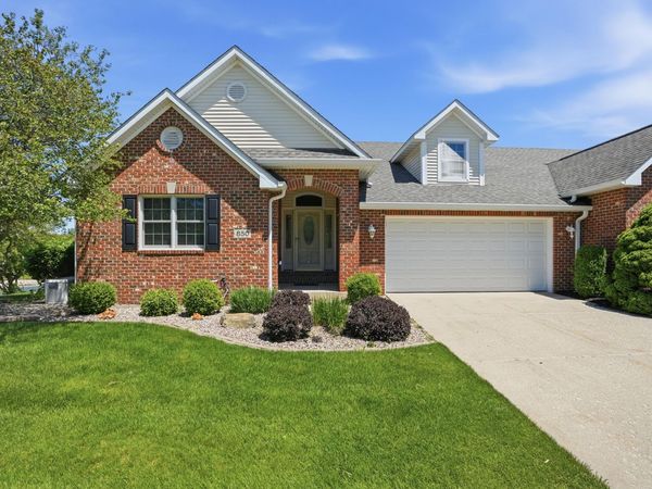 850 Shannon Drive, Crown Point, IN 46307