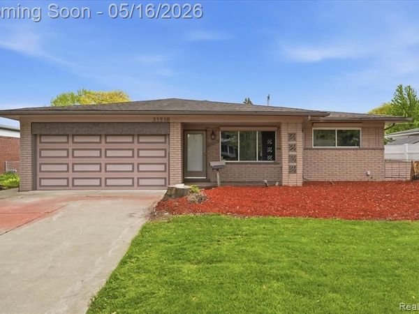 33538 Somerset Drive, Sterling Heights, MI 48312
