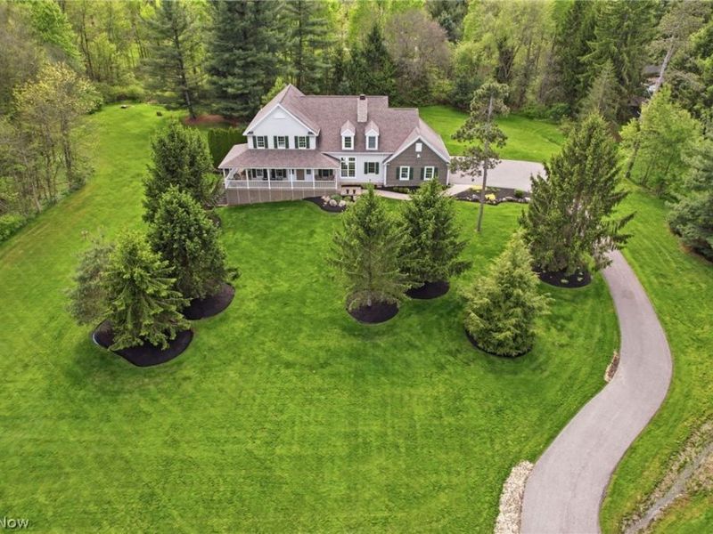 18130 Greatwood Lane, Chagrin Falls, OH 44023 Photo 2