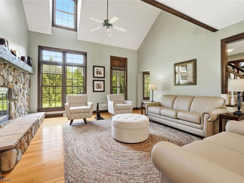 18130 Greatwood Lane, Chagrin Falls, OH 44023 Photo 4