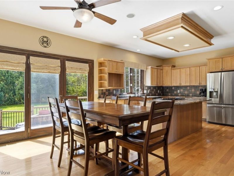 18130 Greatwood Lane, Chagrin Falls, OH 44023 Photo 6