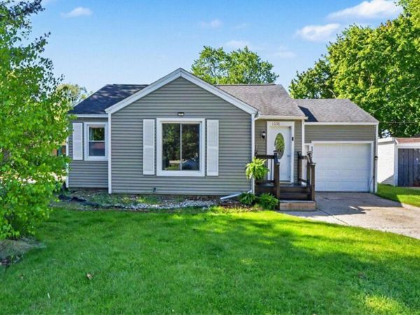 1336 Beechwood Street NE, Grand Rapids, MI 49505