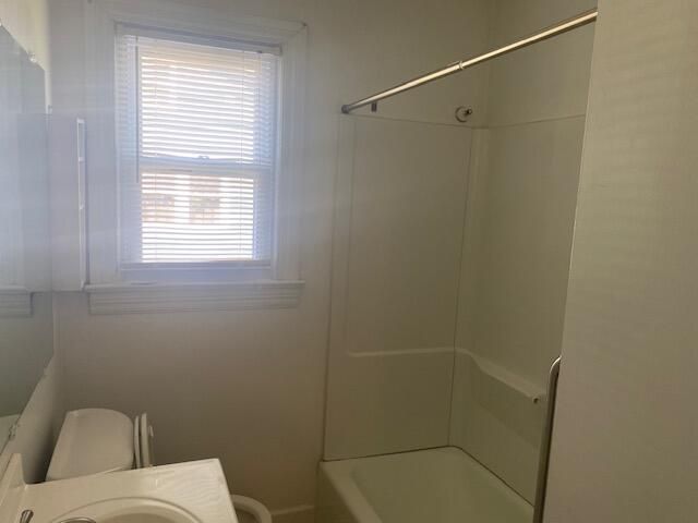 1360 Maxwell Street Photo 11