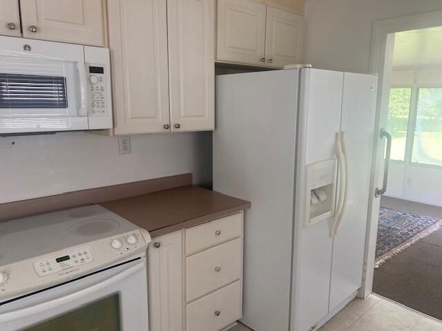 1360 Maxwell Street Photo 8