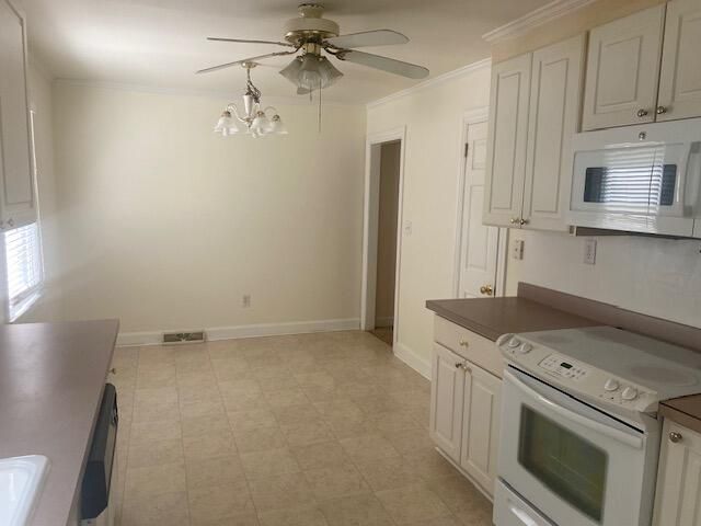 1360 Maxwell Street Photo 9