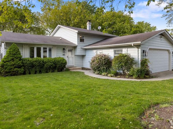 815 Jenkisson Avenue , Lake Bluff, IL 60044