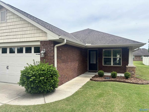 4610 Carrington Blvd SE, Owens Cross Roads, AL 35763