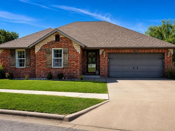 1107 N Gretchen Street , Nixa, MO 65714