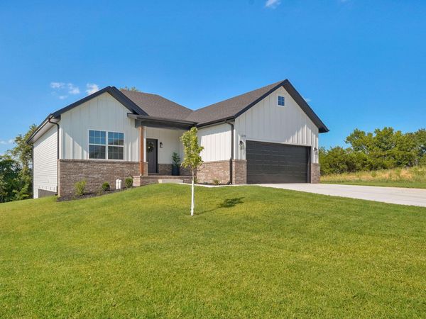 1209 W Pebblebrooke Drive, Ozark, MO 65721