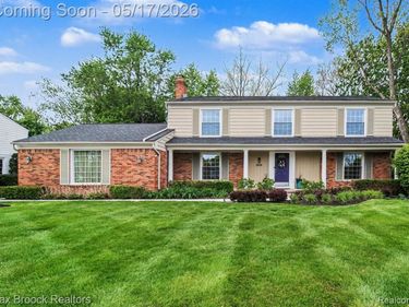 2004 Bootmaker Lane, Bloomfield Twp, MI 48304