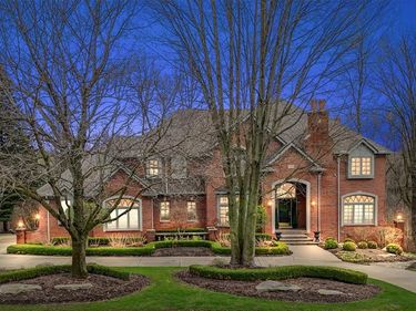2616 Long Winter Lane, Oakland Twp, MI 48363