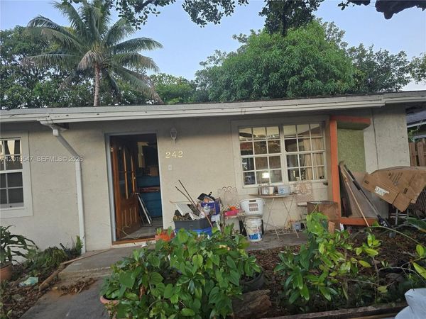 242 NW 7th Ave , Dania Beach, FL 33004