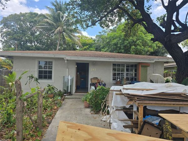 242 NW 7th Ave , Dania Beach, FL 33004