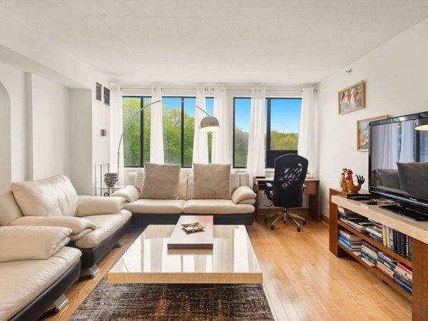 250 Hammond Pond Parkway, Unit 609S, Newton, MA 02467