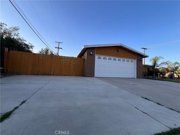 690 E Etiwanda, Rialto, CA 92376
