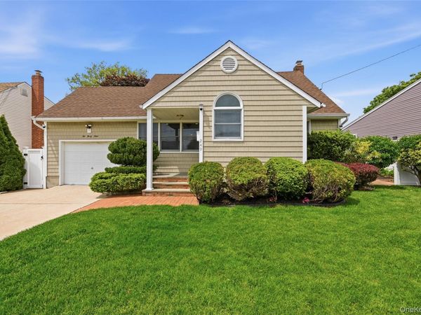 249 N 6th Street, Bethpage, NY 11714