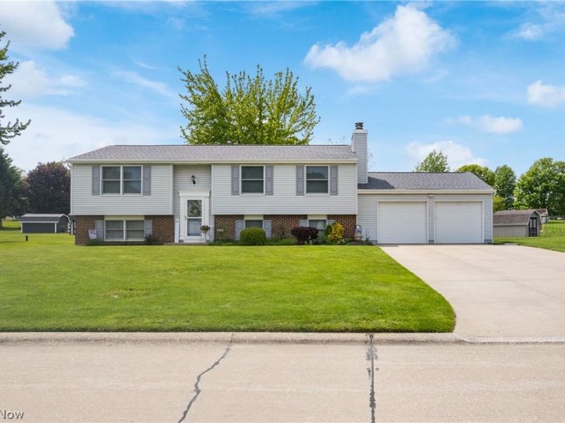 4506 Honeysuckle Drive, Green, OH 44720 Photo 1