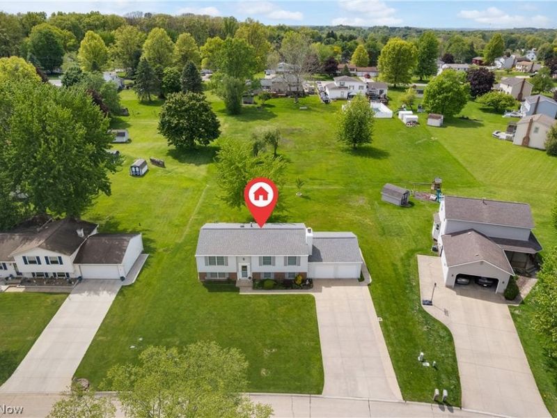 4506 Honeysuckle Drive, Green, OH 44720 Photo 2