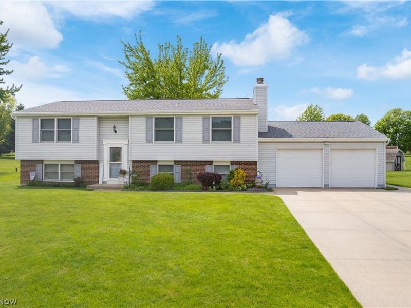4506 Honeysuckle Drive, Green, OH 44720 Photo 3