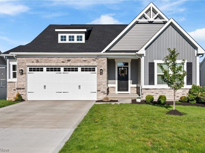 6877 Harrington Court, Canton, OH 44721 Photo 3