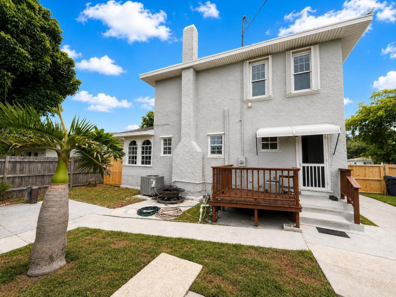 429 Greenbriar Drive, West Palm Beach, FL 33403 Photo