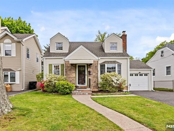 8 Huntting Drive, DUMONT, NJ 07628