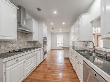 816 S Havenwood Lane, Fort Worth, TX 76112