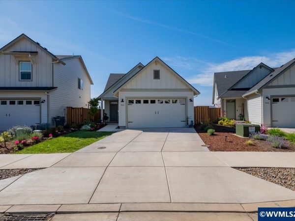 948 Laurel Pl, Silverton, OR 97381