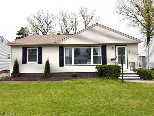 15305 Steinway Boulevard , Maple Heights, OH 44137