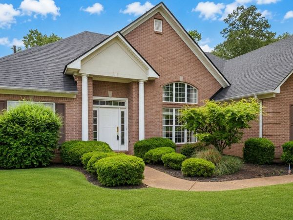 14 Brookhollow Cv , Jackson, TN 38305