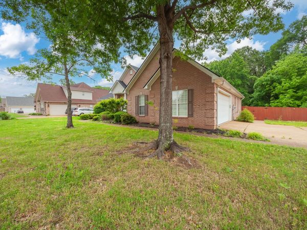 14 Brookhollow Cv , Jackson, TN 38305