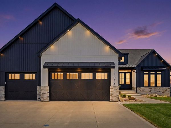 1812 Yale Parkway Parkway, Cedar Falls, IA 50613