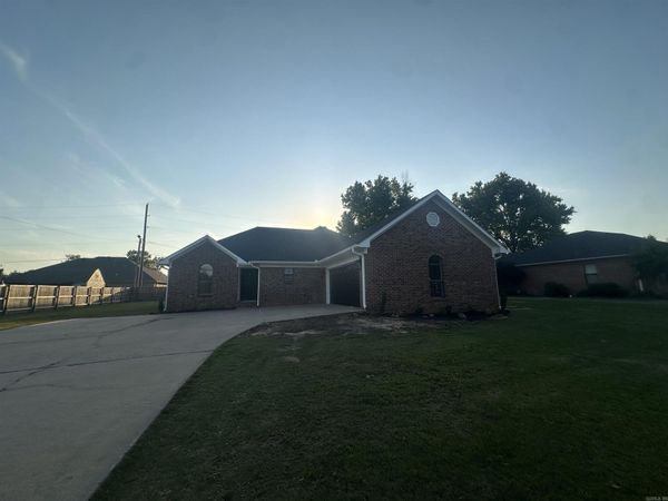 21 Crestwood Drive, Cabot, AR 72023