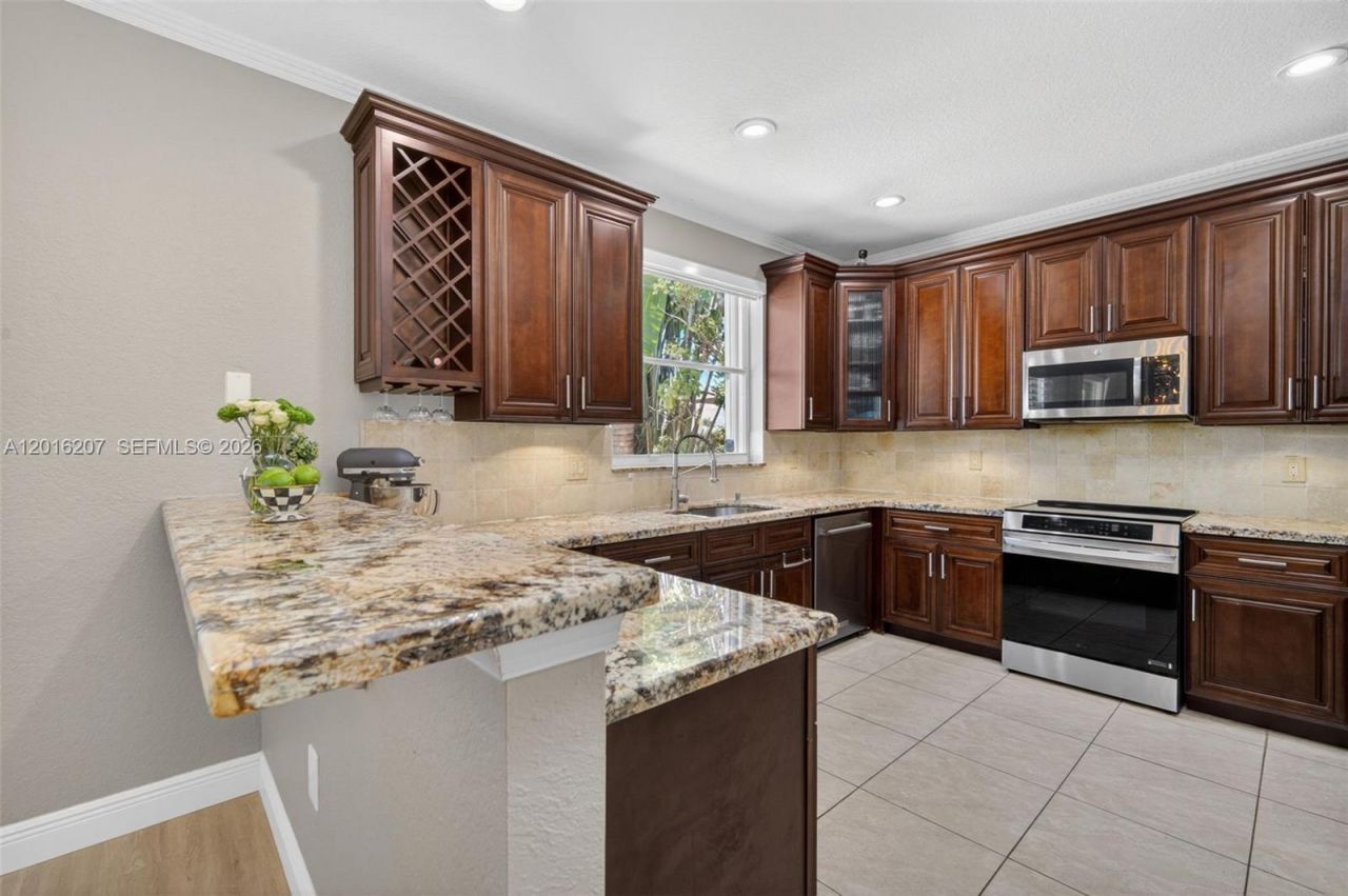 16735 NW 11th Street , Pembroke Pines, FL 33028 Photo