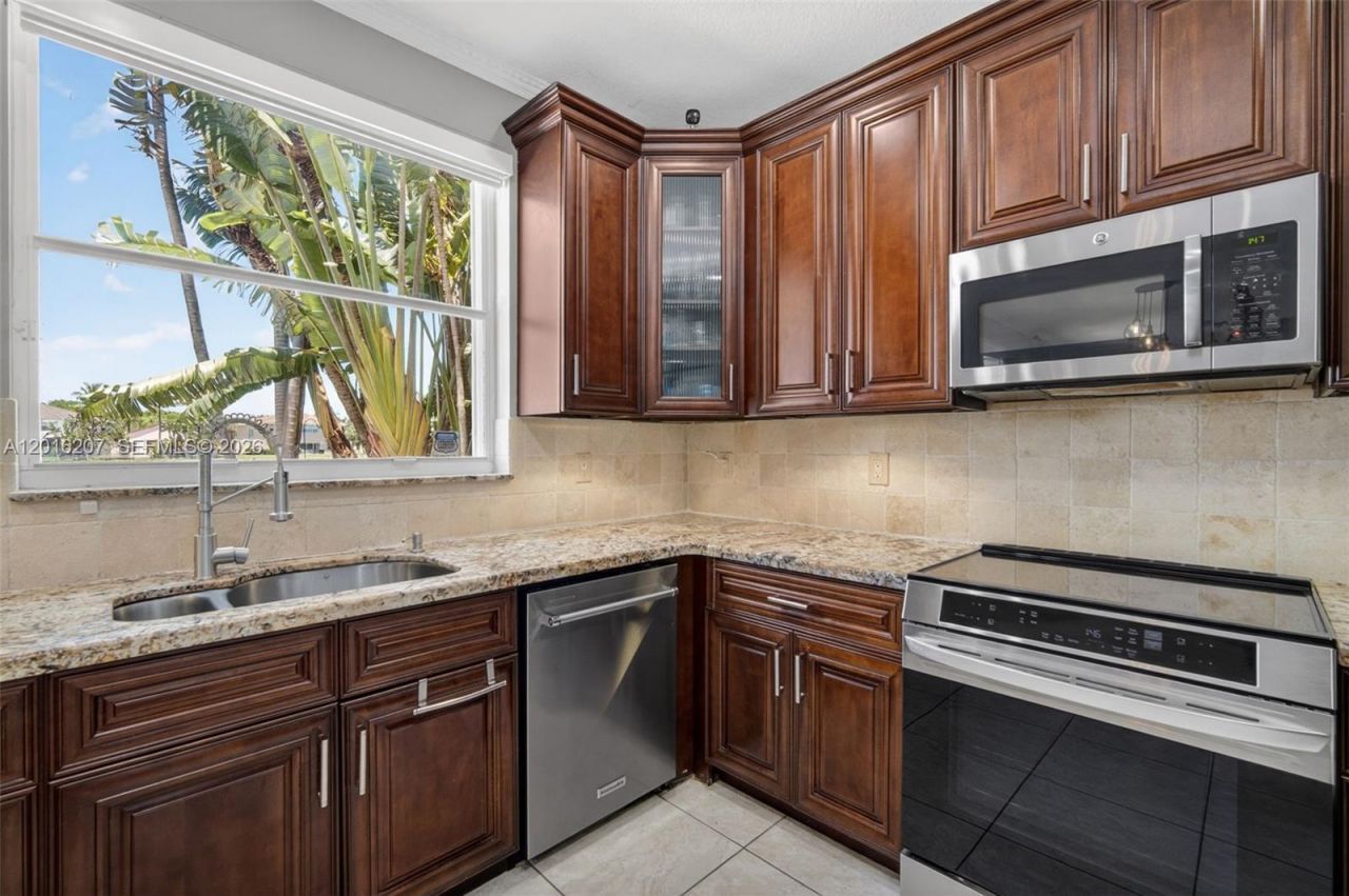 16735 NW 11th Street , Pembroke Pines, FL 33028 Photo