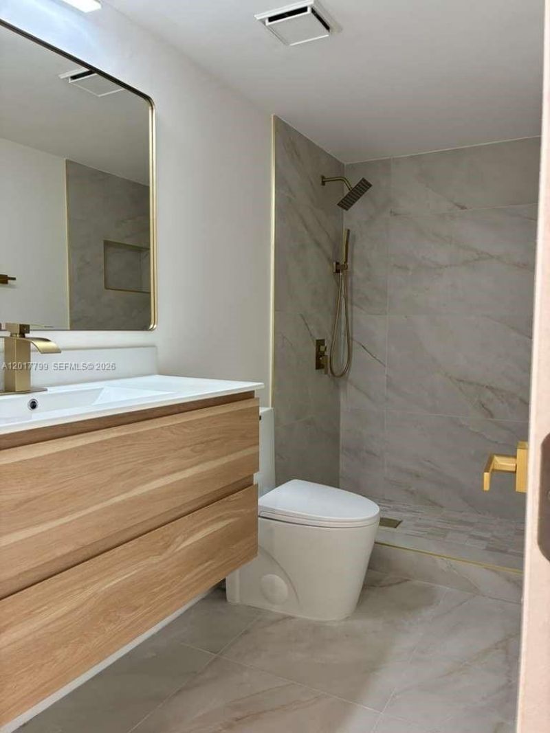 19390 Collins Ave , Unit 520, Sunny Isles Beach, FL 33160 Photo