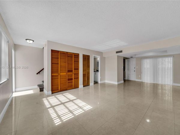 671 W 80th St , Hialeah, FL 33014