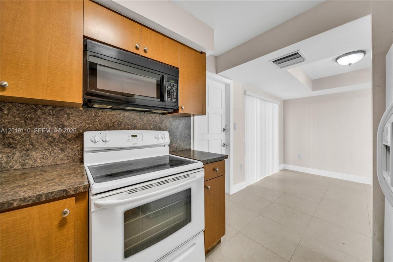 671 W 80th St , Hialeah, FL 33014 Photo